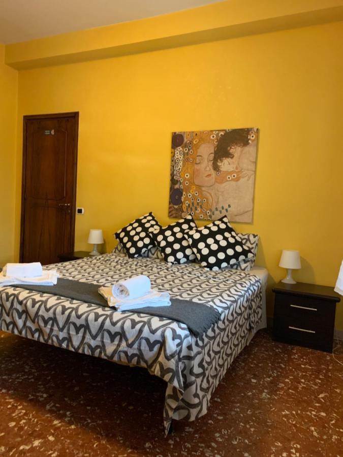 Готель Bella Roma - Ee Екстер'єр фото