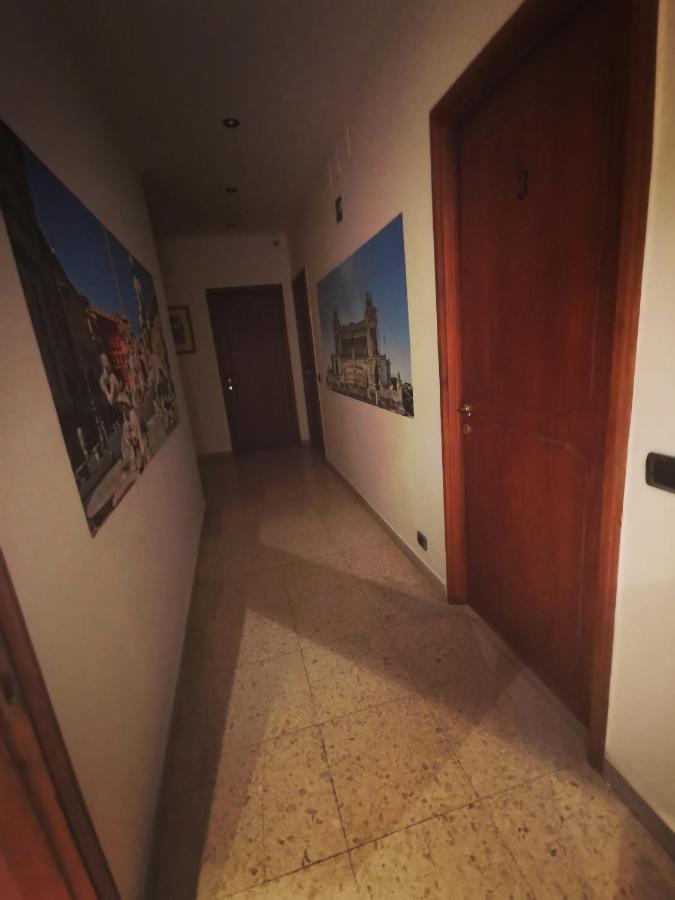 Готель Bella Roma - Ee Екстер'єр фото