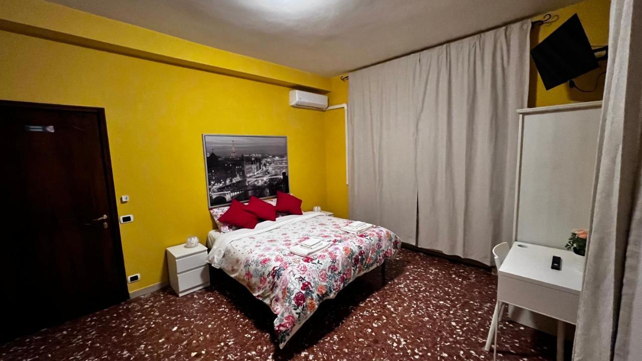 Готель Bella Roma - Ee Екстер'єр фото